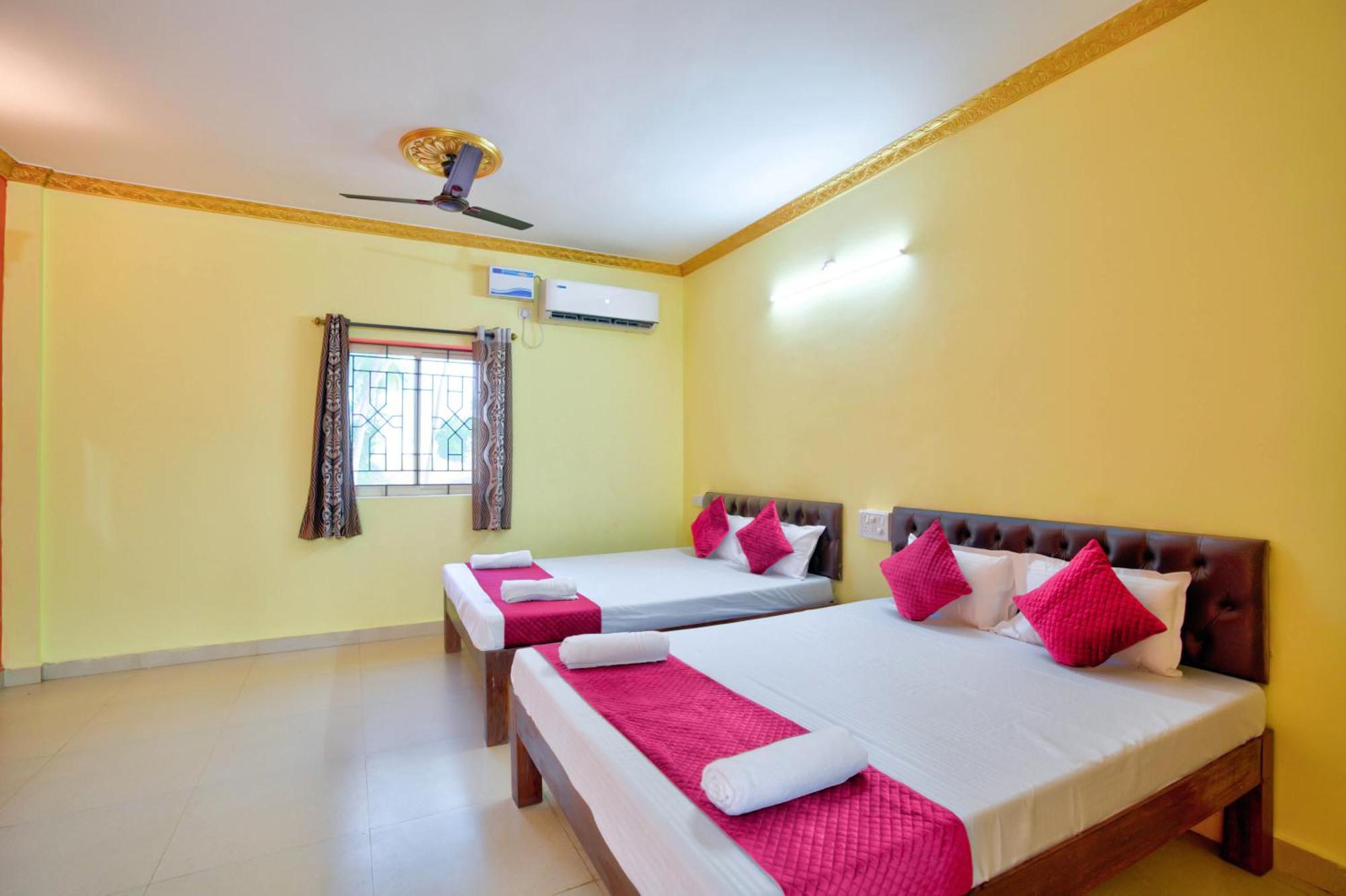 Hotel Savita 칼랑굿 외부 사진